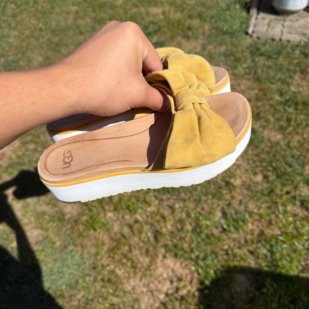 Women’s UGG Joan Platform Yellow Sunflower Bow Sandal Slide Size 6